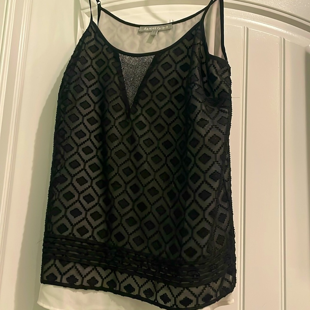 Daniel Rainn top in size Small